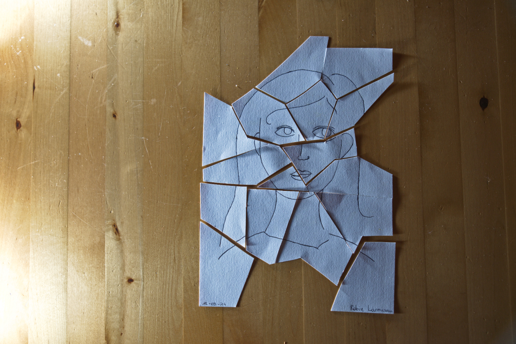 jigsaw (puzzle) noun /ˈdʒiɡsoː/ › a puzzle made up of many differently-shaped pieces that fit together to form a picture. casse-tête