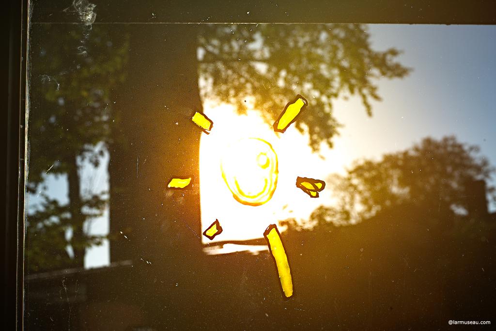 Sun noun \ˈsən\ : the star that the Earth moves around and that gives the Earth heat and light : any star that has planets which move around it : the heat or light produced by the sun : sunshine or sunlight 