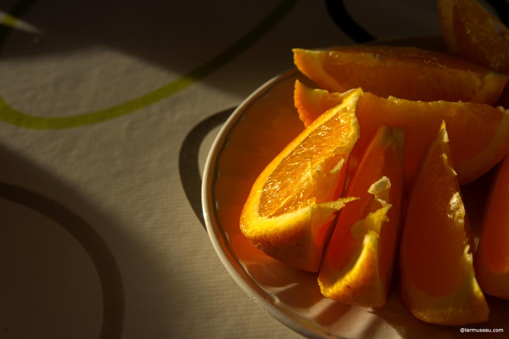 or·ange noun \ˈär-inj, ˈär(-ə)nj; chiefly Northern & Midland ˈȯr-inj, ˈȯr(-ə)nj\ : a citrus fruit that is round and that has an orange skin : a color between red and yellow that is like the color of fire and carrots 