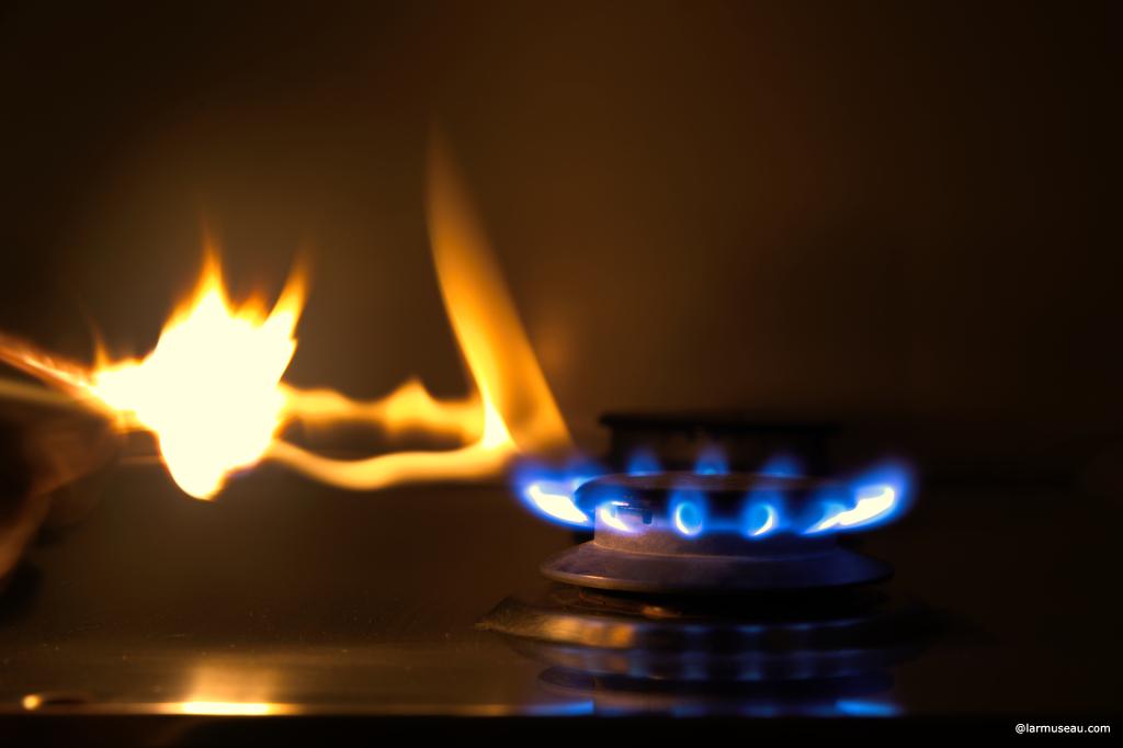 stove noun \ˈstōv\ : a flat piece of kitchen equipment for cooking that usually has four devices (called burners) which become hot when they are turned on and that often is attached to an oven
