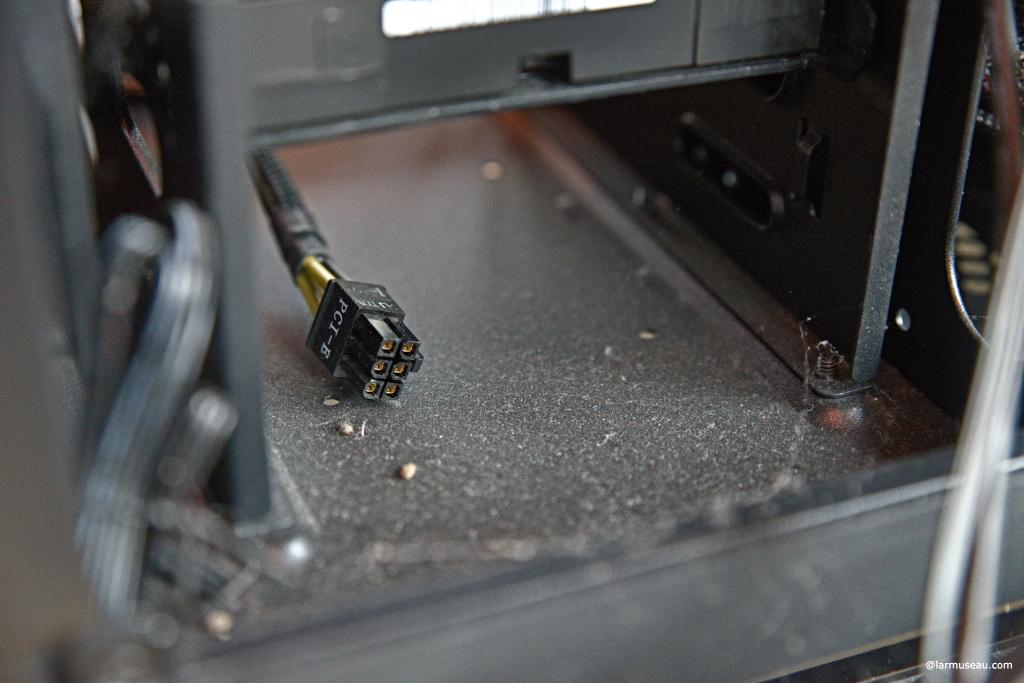 dust mite noun : a very small creature that lives in the dust in your house and that can cause an allergic reaction 