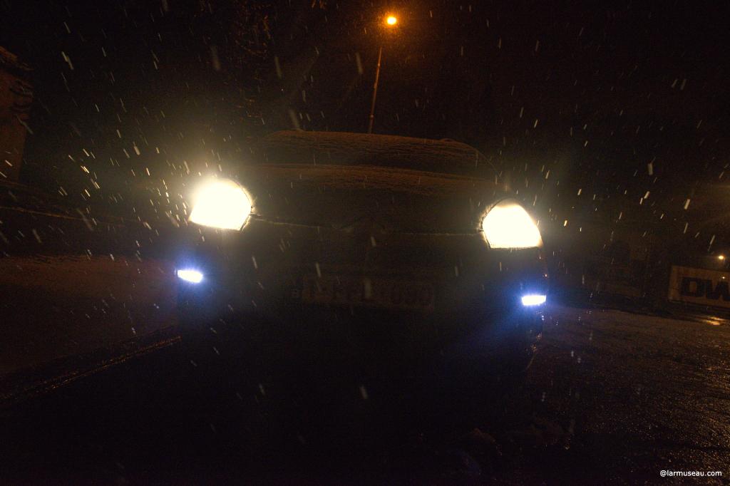 head·light noun \-ˌlīt\ : a light on the front of a vehicle (such as a car or motorcycle) Full Definition of HEADLIGHT 1 :  a light with a reflector and special lens mounted on the front of a vehicle to illuminate the road ahead; also :  the beam cast by a headlight 