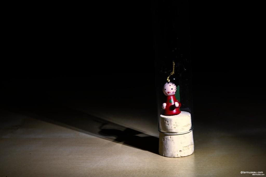 pris·on·er noun \ˈpriz-nər, ˈpri-zən-ər\ : a person who is kept in a prison : a person who has been captured and is being kept somewhere 