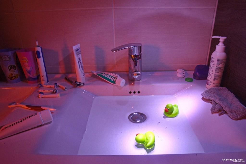 la·va·bo noun  \lə-ˈvä-(ˌ)bō\ plural la·va·bos Definition of LAVABO 1 often capitalized :  a ceremony at Mass in which the celebrant washes his hands after offering the oblations and says Psalm 25:6–12 (DV) 2 a :  a washbasin and a tank with a spigot that are fastened to a wall b :  this combination used as a planter 