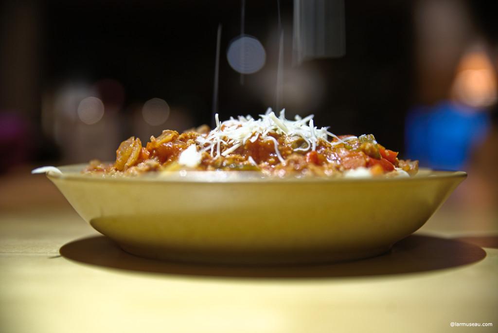 spa·ghet·ti noun \spə-ˈge-tē\ : pasta in the shape of long, thin strings 1 :  pasta made in thin solid strings 