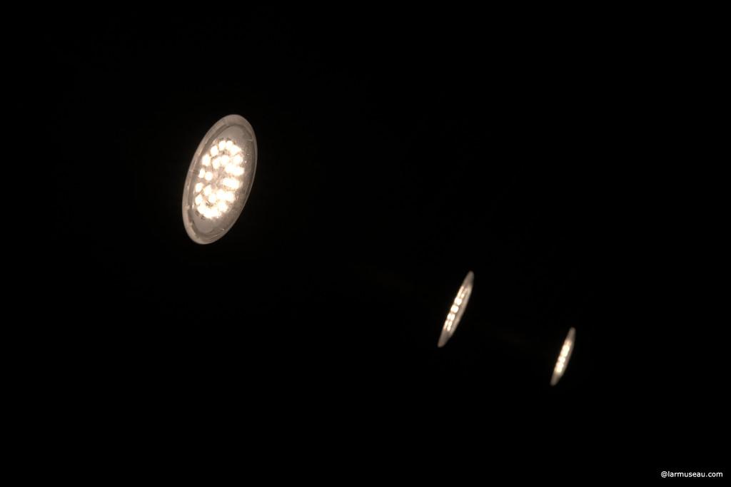 UFO noun \ˌyü-(ˌ)ef-ˈō\ : a flying object in the sky that some people believe could be a spaceship from another planet 