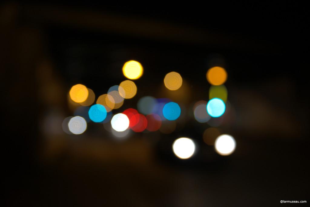 traffic light noun : an electric lamp that usually has a red, a green, and a yellow light and that is used to control traffic 