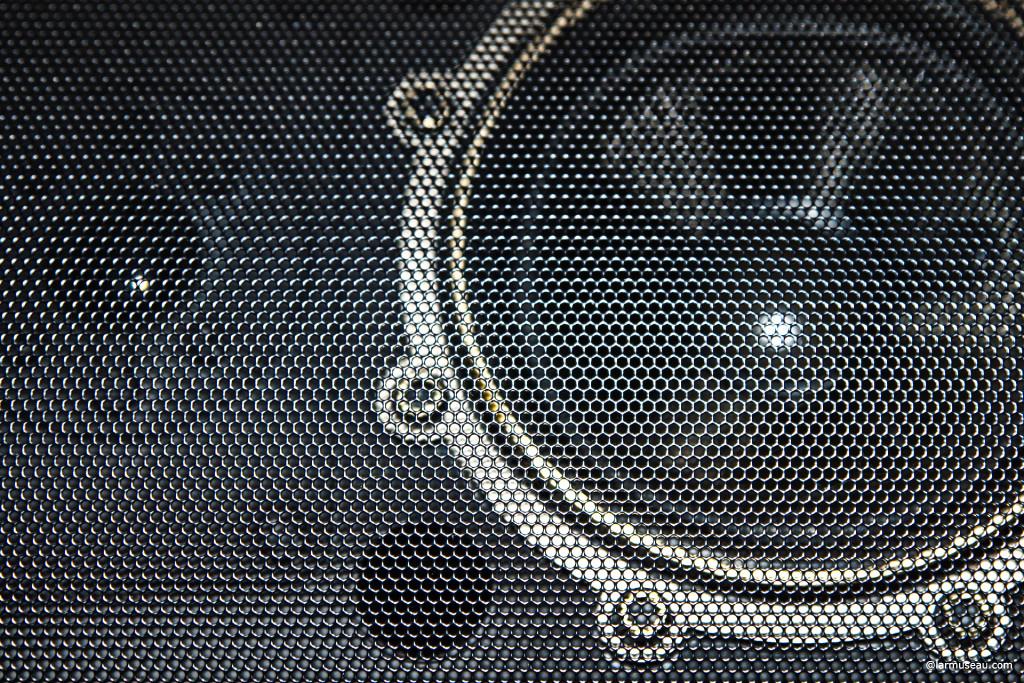 sound box noun Definition of SOUND BOX 1 :  a hollow chamber in a musical instrument for increasing its sonority 2 :  a device in an early phonograph for producing sound from a record by using the vibration of a needle to move a diaphragm 