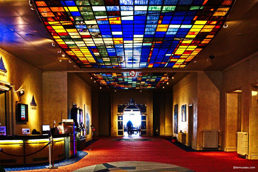 casino noun ca·si·no \kə-ˈsē-(ˌ)nō\ : a building or room that has games (such as roulette or blackjack) for gambling 