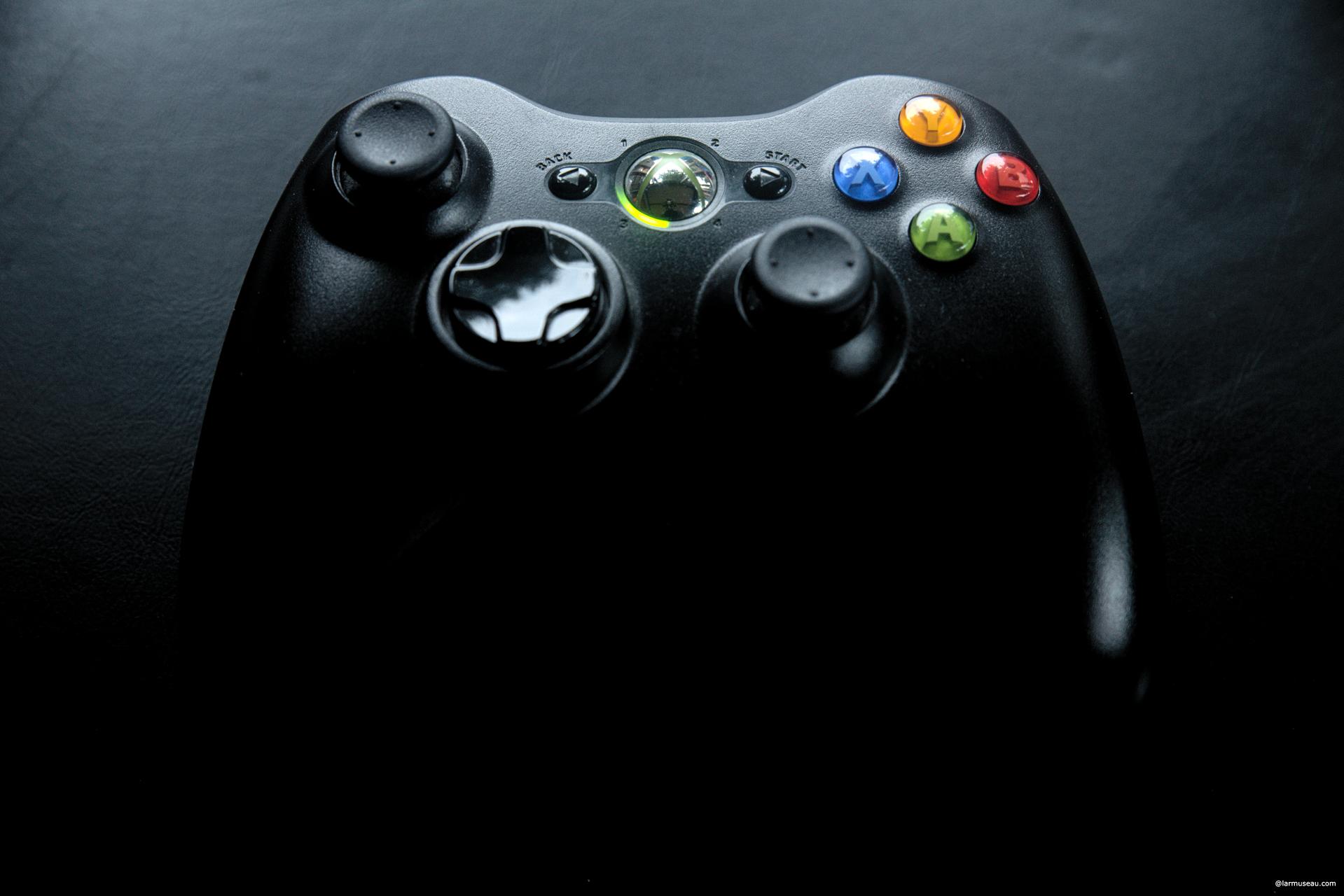 con·trol·ler (kən-trō′lər) n. 1. One that controls: a controller, not an observer of events. 2. also comp·trol·ler (kŏmp-trō′lər, kŏmp′trō′-, kən-trō′-) An officer who audits accounts and supervises the financial affairs of a corporation or of a governmental body. 3. A regulating mechanism, as in a vehicle or electric device.